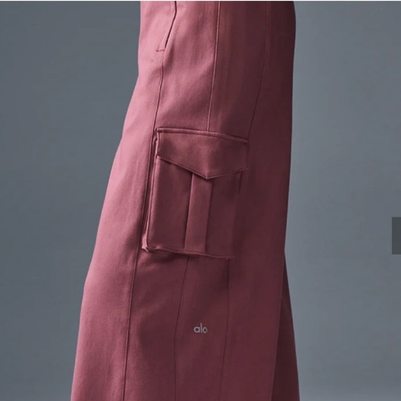ALO Yoga Show Off Cargo Wide Leg Trouser, Burgundy Truffle Small - Picture 8 of 12